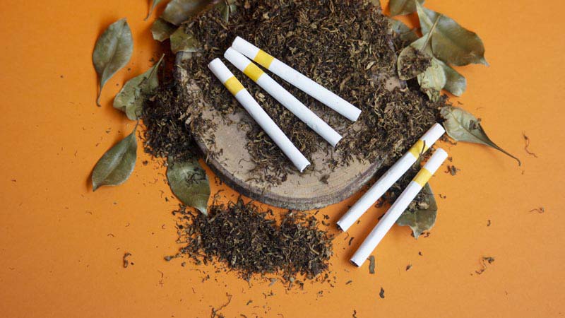 تصویر با کیفیت سیگار و تنباکو از نمای بالا