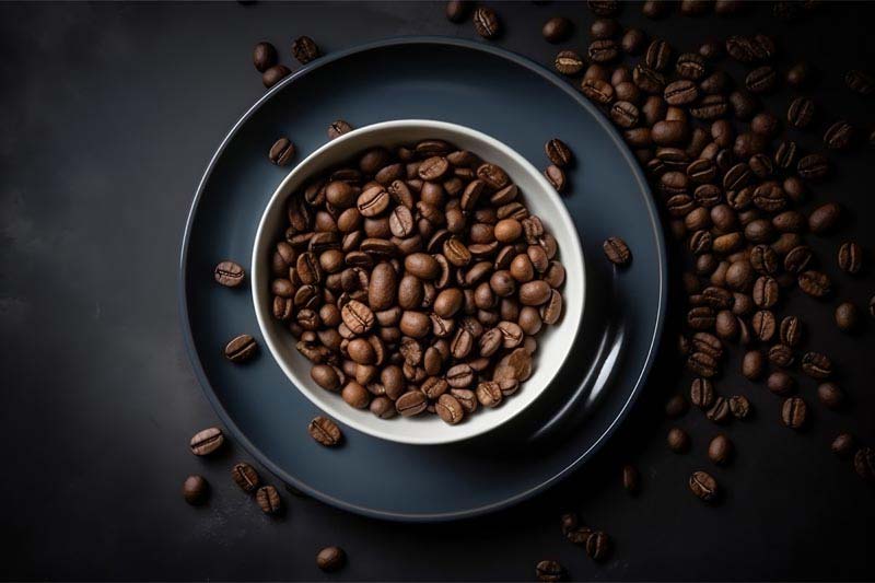 عکس زیبا از دانه های قهوه داخل فنجان