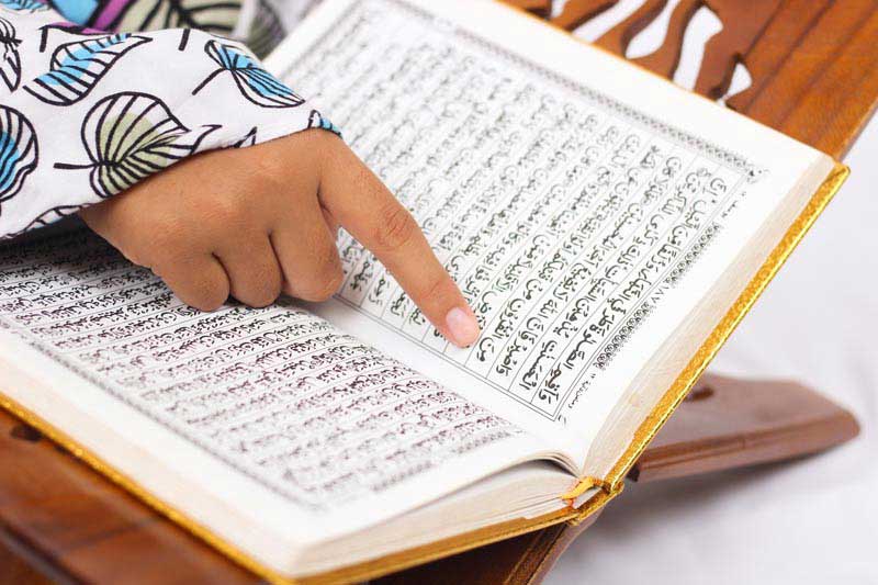 دانلود تصویر دست روی قران
