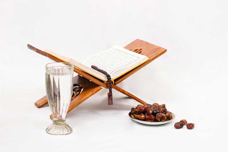 دانلود تصویر رحل قران و آب و خرما
